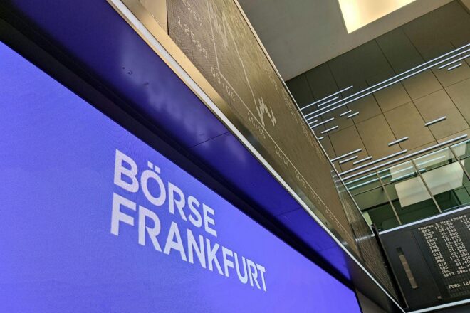Dax dreht leicht ins Minus – Anleger warten auf neue Handelsimpulse
