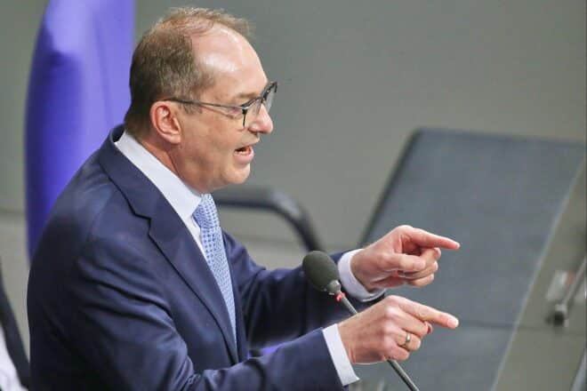 Dobrindt will nach Cyberangriffen künftig "zurückschlagen"