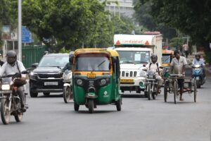 Straßenszene in Neu-Delhi, symbolisiert wachsendes Handelsinteresse zwischen Deutschland und Indien.