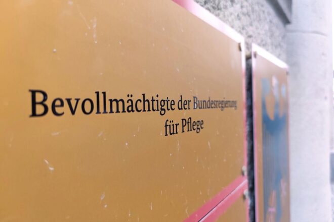 Eigenanteil: Pflegebevollmächtigte sieht Klingbeil in der Pflicht