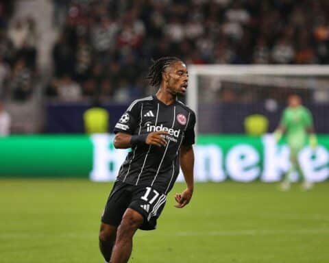 Elye Wahi im Eintracht-Trikot, symbolisch für seine Leihe zu OGC Nice.