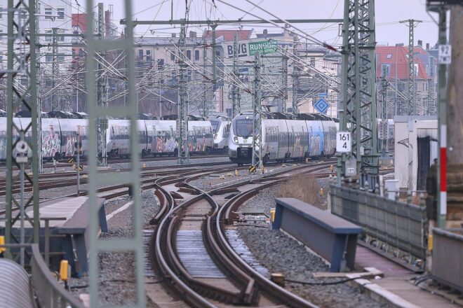 Erste ferngesteuerte S-Bahn rangiert in München
