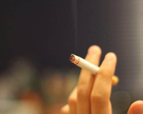 Statistiken zum Zigarettenverkauf in Deutschland 2025: mengenreduzierte Zigaretten und steigende Tabak-Substitute.