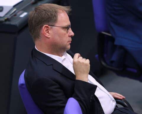 Christoph Meyer warnt vor steigenden antisemitischen Straftaten und fordert Schutz für jüdisches Leben.