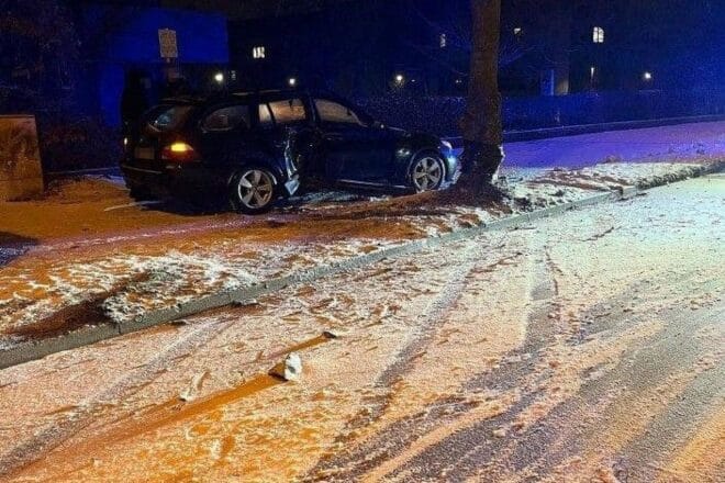 Fahrer mit falschen Kennzeichen verursacht Unfall in Bielefeld