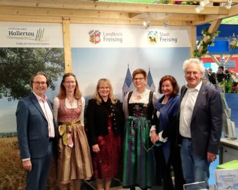 Freising präsentiert Tourismusvielfalt: Altstadt, Hopfen, Freizeitangebote und neue Stadtführungen.