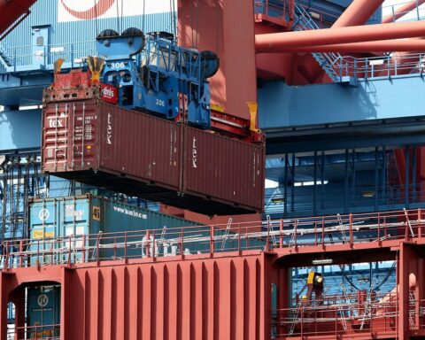 Ansteigende Großhandelspreise in Deutschland: Container, Nahrungsmittel, Metallrohstoffe, Preisvergleich Dezember 2025.