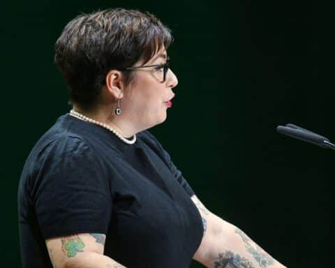 Susan Sziborra-Seidlitz kritisiert Pflichtdienste für Bürgergeldempfänger als unsozial und entmenschlichend.