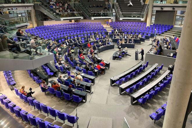 Grüne unterstützen Verschärfung des Abgeordnetengesetzes