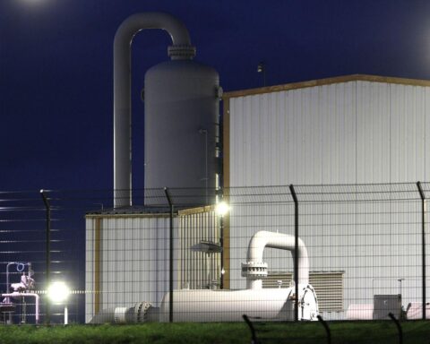 Gasspeicher in Mecklenburg-Vorpommern, symbolisiert den Streit um erneuerbare Energien und Gaskraftwerke.