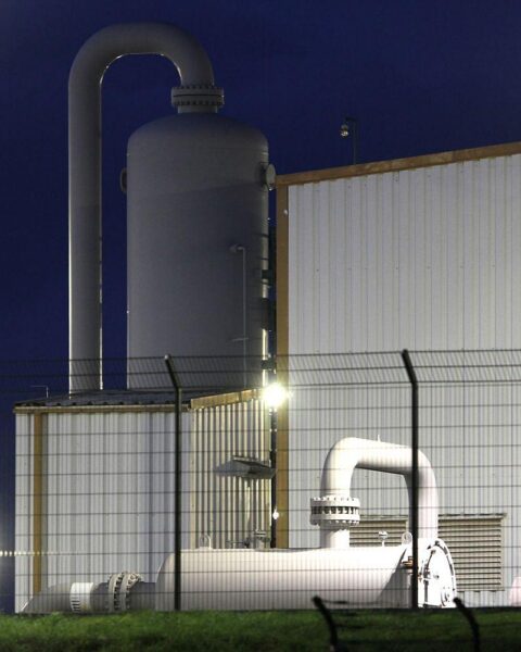 Gasspeicher in Mecklenburg-Vorpommern, symbolisiert den Streit um erneuerbare Energien und Gaskraftwerke.