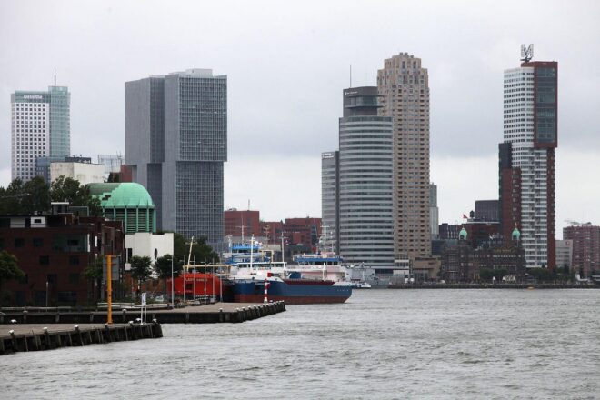 Hafen Rotterdam stellt sich auf gesunkene Umschlagmenge 2025 ein