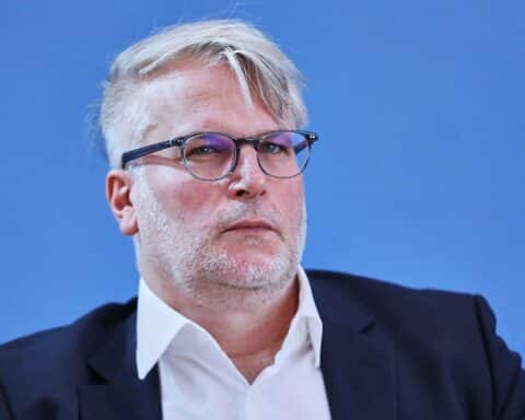 Hausärzte diskutieren Primärarztsystem: Reformchancen und Bedenken gegen digitale Ersteinschätzungen.