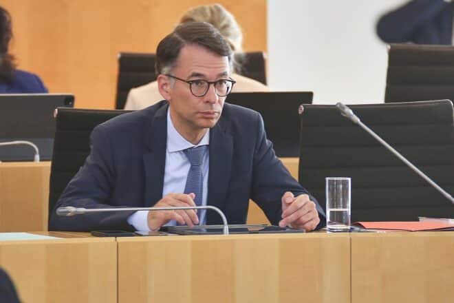 Hessischer Justizminister testet KI-Tools mit Marburger Studenten