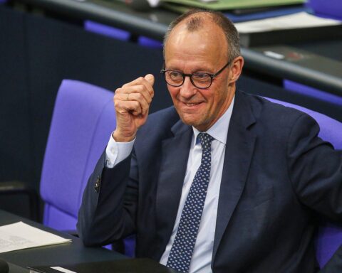 Friedrich Merz spricht über Umfrageergebnisse der Union im politischen Kontext Deutschlands.