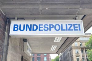Bundesjustizministerin Hubig lehnt Palantir-Software für Sicherheitsbehörden aufgrund von Datenschutzbedenken ab.