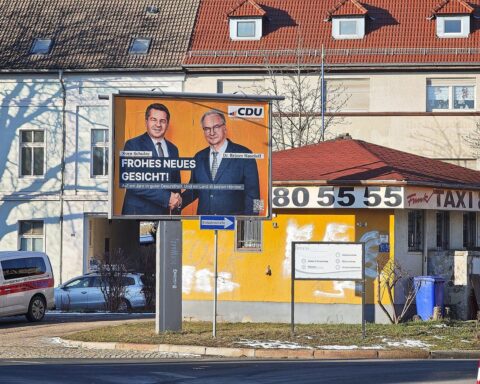 CDU-Plakat mit Sven Schulze und Reiner Haseloff, symbolisiert Regierungswechsel in Sachsen-Anhalt.