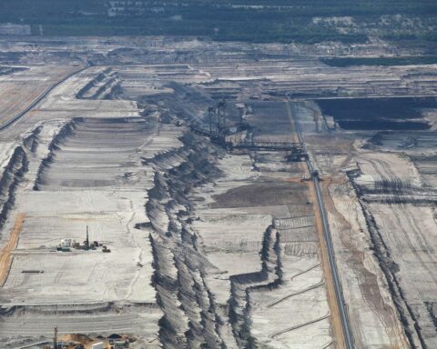 Kohleabbau im Tagebau Hambach: sinkende Kohleverstromung, wachsende erneuerbare Energien, historische Tiefststände.