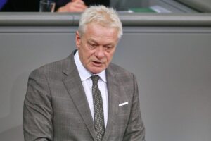 Alois Rainer, Bundeslandwirtschaftsminister, diskutiert Freihandelsabkommen und Schutz der europäischen Landwirtschaft.