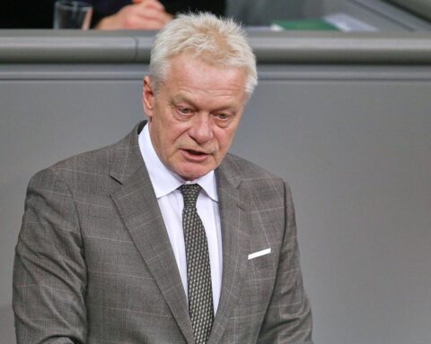 Alois Rainer, Bundeslandwirtschaftsminister, diskutiert Freihandelsabkommen und Schutz der europäischen Landwirtschaft.