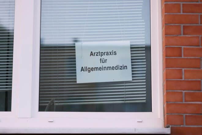 Linke kritisiert Debatte um telefonische Krankschreibung
