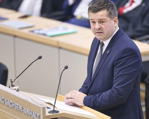 Sven Schulze, neuer Ministerpräsident, steht im Fokus der politischen Kontroversen in Sachsen-Anhalt.