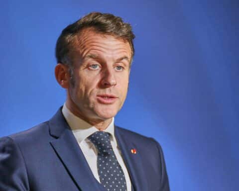 Emmanuel Macron lobt Friedensprozess in Venezuela, betont Demokratie und Sicherheit für Bürger.