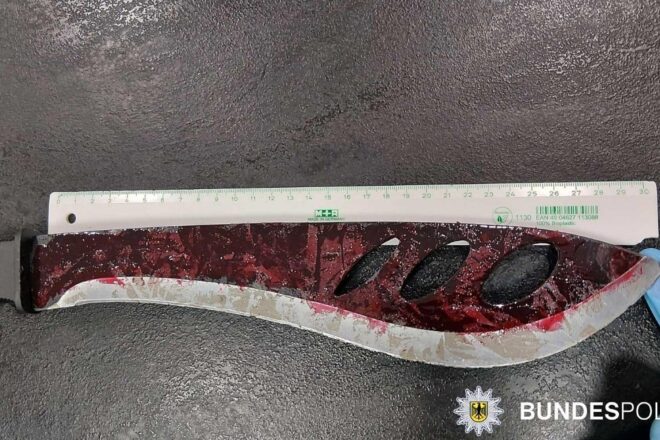 Mann mit Machete im ICE am Kölner Hauptbahnhof gestellt