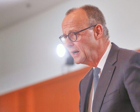 Friedrich Merz präsentiert den neuen Rat für Nachhaltige Entwicklung im Bundeskabinett.