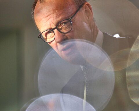 Friedrich Merz äußert sich zurückhaltend zur US-Intervention in Venezuela und betont Völkerrecht.