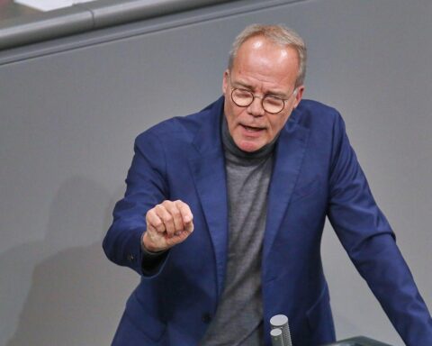 Matthias Miersch diskutiert gerechte Erbschaftssteuerreform für hohe Vermögen in Berlin.