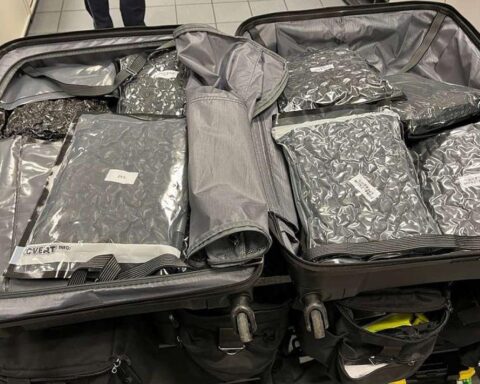 Polizei entdeckt 40 kg Cannabis in Fahrzeug während Verkehrskontrolle in Wuppertal.