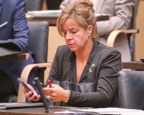 Mona Neubaur fordert stärkere Zusammenarbeit zwischen Bund und Ländern für Verteidigungsfähigkeit und Innovationsförderung.