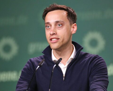 Tim Achtermeyer äußert sich besorgt über Atommülltransporte und Sicherheitsrisiken in Deutschland.