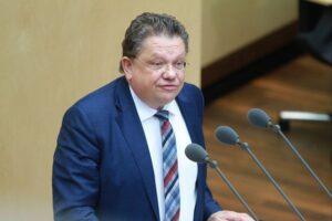 Andreas Philippi diskutiert Organspende, Widerspruchsregelung und steigende Spenderzahlen in Niedersachsen.