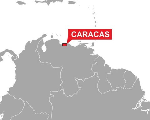 Maria Corina Machado fordert internationale Unterstützung für Venezuela und kritisiert Nicolás Maduro.