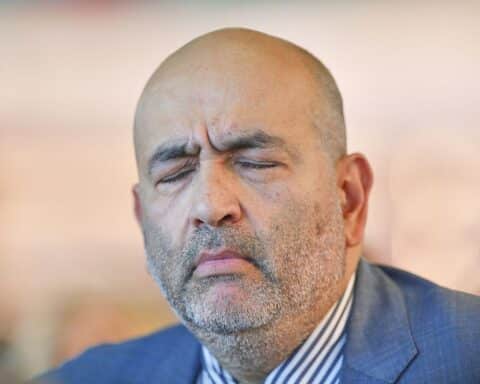 Omid Nouripour kritisiert bauliche Mängel im Bundestag, behördliche Sanierungsmaßnahmen sind dringend erforderlich.