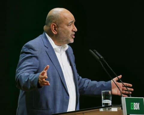 Omid Nouripour spricht über Iran-Proteste und Chancen für Demokratisierung trotz brutaler Repression.