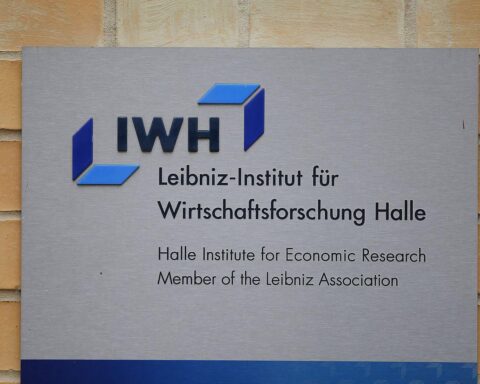 Reint Gropp diskutiert die wirtschaftlichen Perspektiven Ostdeutschlands im Kontext der Westdeutschland-Überlegenheit.