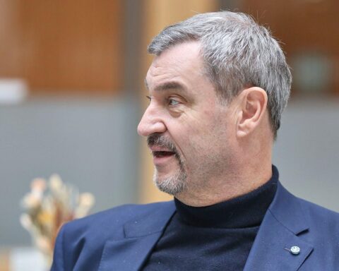 Markus Söder kritisiert den Länderfinanzausgleich; Elisabeth Kaiser verteidigt föderale Solidarität.