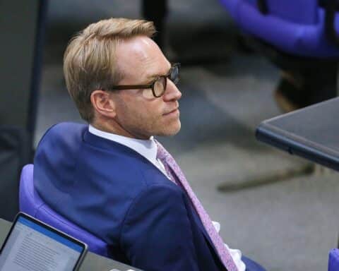 Marc Henrichmann diskutiert Sicherheitsverbesserungen nach Anschlag auf Berliner Stromnetz, betont Weckruf.