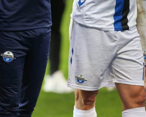 Paderborn-Spieler Jahn Posselt wechselt zu Jahn Regensburg, Rückkauf-Option für Paderborn.