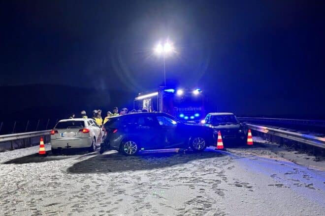Plötzlicher Wintereinbruch verursacht zwei Unfälle mit sieben Fahrzeugen auf A6 bei Grünstadt