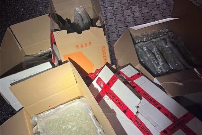 Polizei stellt 59 Kilogramm Marihuana und verdächtige Flüssigkeit sicher