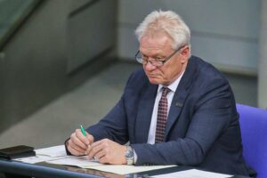 Alois Rainer diskutiert Landwirtschaftsproblematik und EU-Systemaussetzung in Berlin.