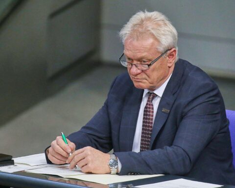 Alois Rainer diskutiert Landwirtschaftsproblematik und EU-Systemaussetzung in Berlin.