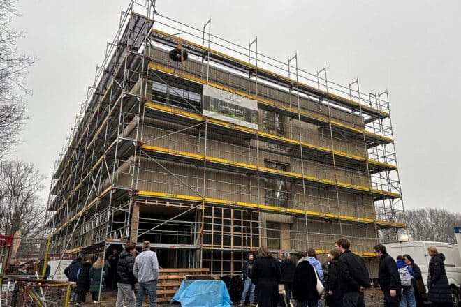Richtfest für neues Klassenhaus am Dietrich-Bonhoeffer-Gymnasium in Bergisch Gladbach