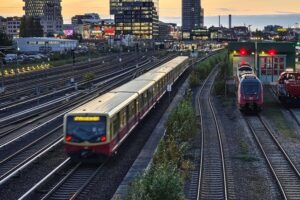 S-Bahn in Berlin: Baustelle, ausgefallene Linien, Ersatzbusse, Winterferien, Signaltechnik modernisieren.