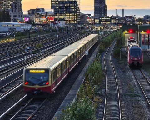 S-Bahn in Berlin: Baustelle, ausgefallene Linien, Ersatzbusse, Winterferien, Signaltechnik modernisieren.