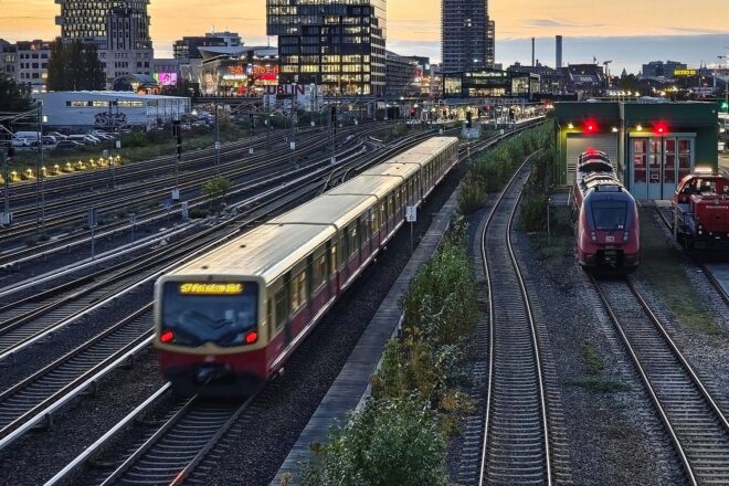 S-Bahn Berlin mit Ersatzverkehr während Winterferienarbeiten in Schöneweide